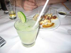 Caipiurinha, queijo coalho na brasa e melaço
