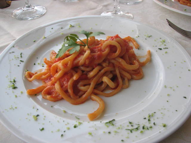 Pici à moda da casa, com molho de tomate